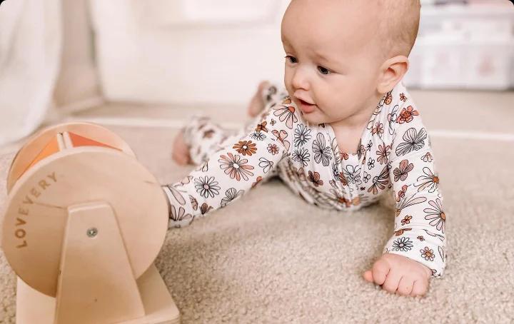 baby with rainbow spinner